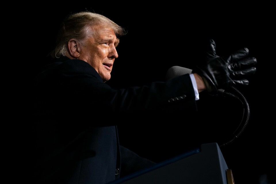 President Donald Trump leder nå på snittet av meningsmålinger i den viktige delstaten Florida. Foto: Evan Vucci/AP/NTB
