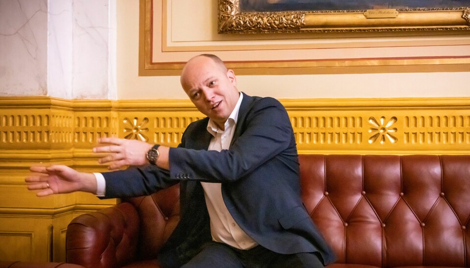 BRED FRONT; Partiene Rødt, SV, Venstre, Høyre og Frp ber om lønnstøtte-svar fra finansminister Trygve Slagsvold Vedum (Sp). Han har tidligere pekt på EØS' tilsynsorgan Esa for å forklare hvorfor regjeringen ikke kan gi mer i slik støtte. – De kommunene hvor det er folk som ønsker at de skal løse opp, må nå løfte debatten og sette i gang, sier Vedum. Foto: Ole Berg-Rusten / NTB