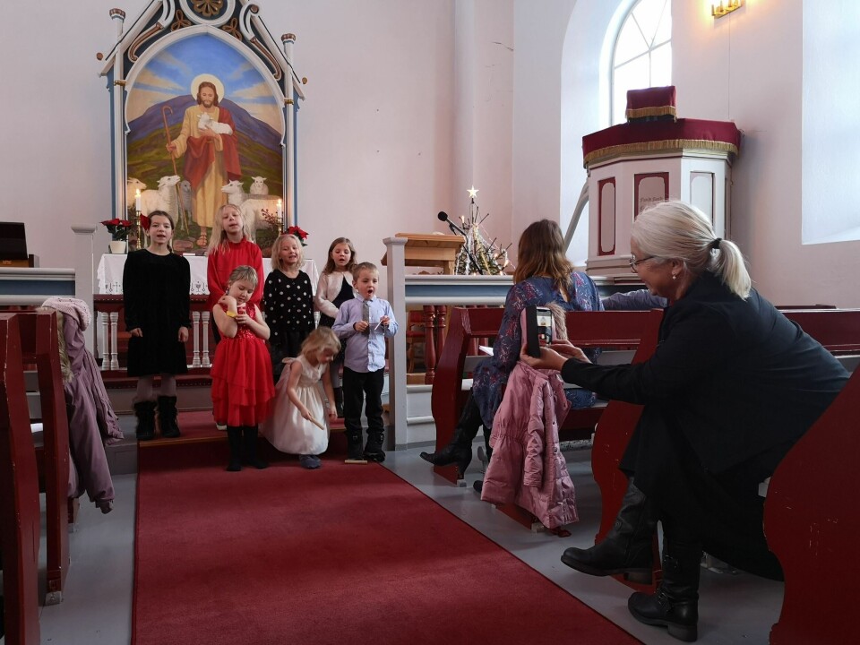 DEN SONGEN SOM ATTER TONAR: I fjor var det songforbod i mange norske kyrkjer på julaftan. I år kunne barnekoret i Eksingedalen kyrkje synge for full hals. d