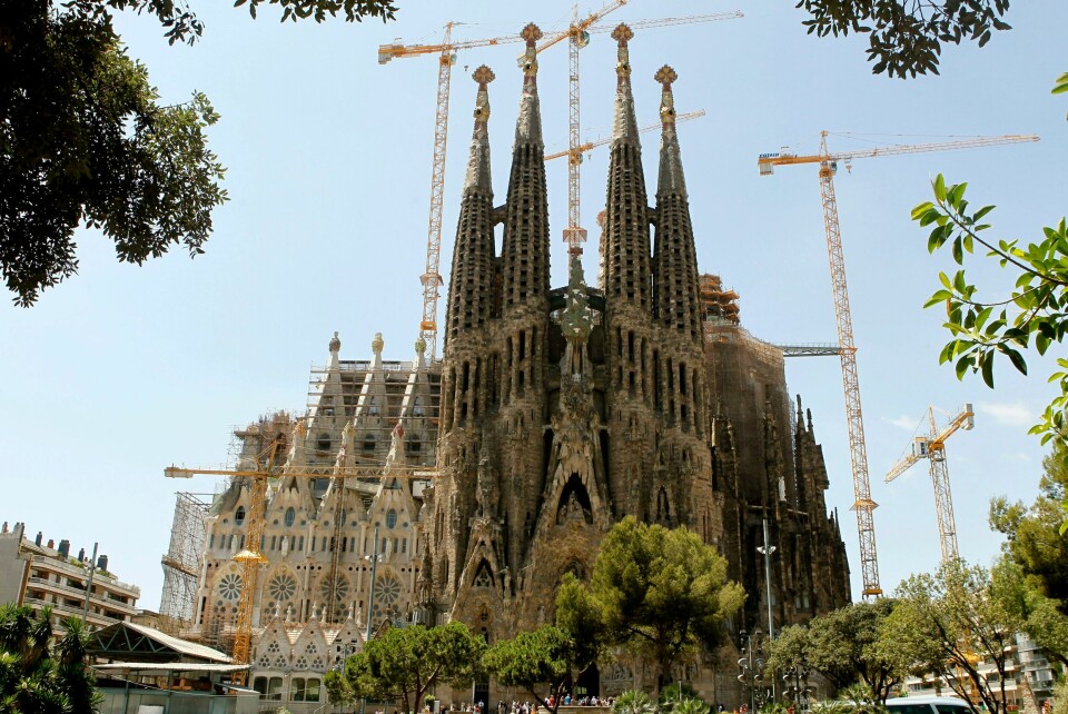 La Sagrada Família har vært en byggeplass i nær 140 år. Den planlagte ferdigstillelsen i 2026 er utsatt på grunn av pandemien. Illustrasjonsfoto: Cornelius Poppe / NTB La Sagrada Família har vært en byggeplass i nær 140 år. Den planlagte ferdigstillelsen i 2026 er utsatt på grunn av pandemien. Illustrasjonsfoto: Cornelius Poppe / NTB