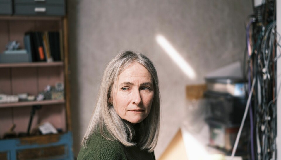 HJERTESLAG: «Spill for meg pappas hjerte så jeg kan høre det» er tittelen når billedkunstner Eli Eines setter seg på orgelkrakken sammen med organist Ulf Nilsen. Spill for meg pappas hjerte så jeg kan høre det. Billedkunstner Eli Eines.