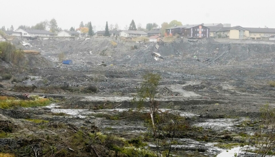 GJERDRUM: Kommunestyret i Gjerdrum bestemde på eit møte førre veke at skredområdet på Ask skal gjerast om til ein park. Ustabil kvikkleire fekk grunnen til å rase ut under bustadene. Ti personar mista livet i skredulykka. Kommunestyret i Gjerdrum bestemte på et møte i forrige uke at skredområdet på Ask skal gjøres om til en park. Ustabil kvikkleire fikk grunnen til å rase ut under boligene. Ti personer mistet livet i skredulykken. Foto: Ole Berg-Rusten / NTB