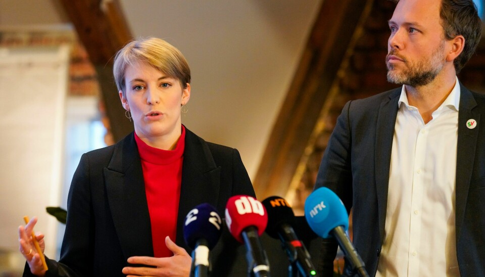Finanspolitisk talsperson og forhandlingsleder for SV, Kari Elisabeth Kaski, sa søndag at budsjettforhandlingene gikk sakte, en oppfatning som blir delt av regjeringspartiene. Nå flyttes forhandlingene opp ett hakk, til SV-leder Audun Lysbakken og Ap og Sps parlamentariske ledere. Foto: Terje Bendiksby / NTB Finanspolitisk talsperson Kari Elisabeth Kaski (SV) og SV-leder Audun Lysbakken legger fram SVs alternative budsjett mandag formiddag.Foto: Terje Bendiksby / NTB