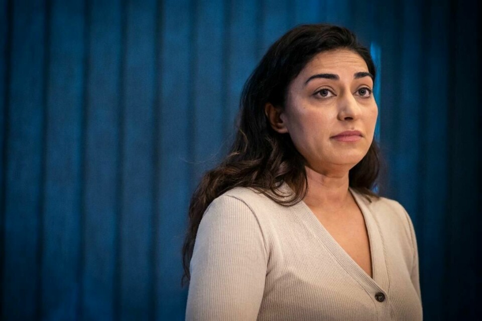 Shabana Rehman, daglig leder i stiftelsen Født Fri under pressekonferansen der hun tilbakeviser kritikken om dårlig økonomistyring og ber om at IMDis vedtak om å stanse finansieringen omgjøres. Foto: Heiko Junge / NTB
