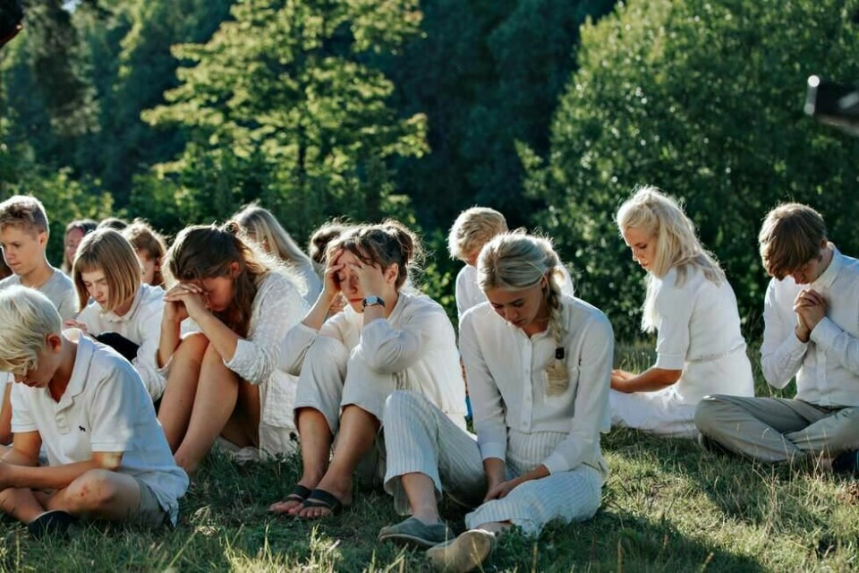 Ungdom i bønn: I filmen Disco som har premiere i dag møter vi 19 år gamle Mirjam. Hun er medlem av menigheten Friheten, som viser seg å ikke være av de sunneste religiøse miljøene for en ungdom. – Disco er en viktig film, men kan skape inntrykk av det er slik det er å være medlem av et kristent miljø, skriver kronikkforfatteren.