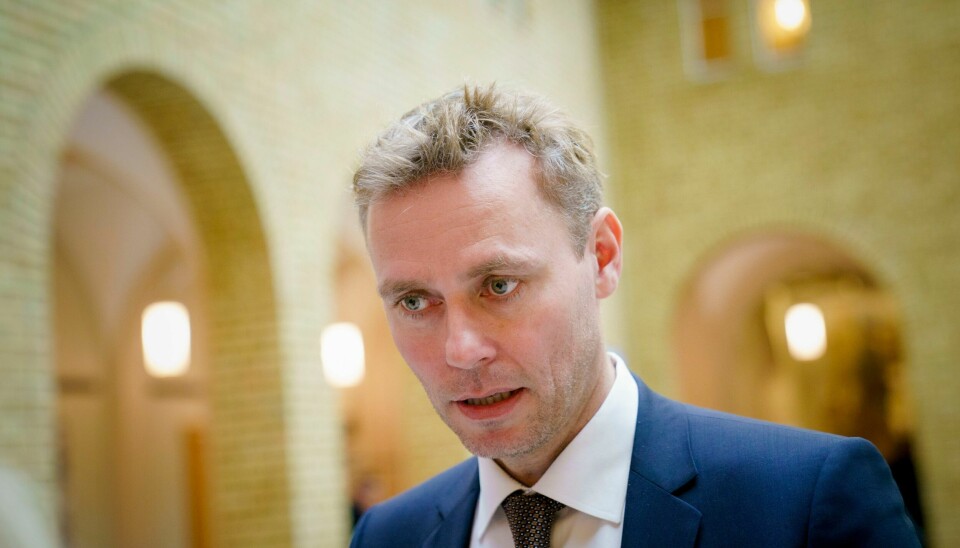 BYGDØY: Regjeringen og forsknings- og høyere utdanningsminister Ola Borten Moe (Sp) har snudd om tilskuddet til det nye vikingtidsmuseet. Høyere utdanningsminister Ola Borten Moe (Sp) i vandrehallen på Stortinget.Foto: Stian Lysberg Solum / NTB