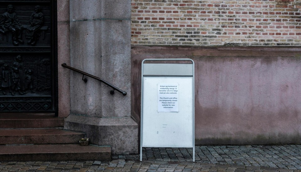 Alle fysiske gudstjenester er inntil videre avlyst. I dette innlegget understreker Den norske kirke at de tilbyr både ord til trøst og oppmuntring, og diakoni i denne tiden.
