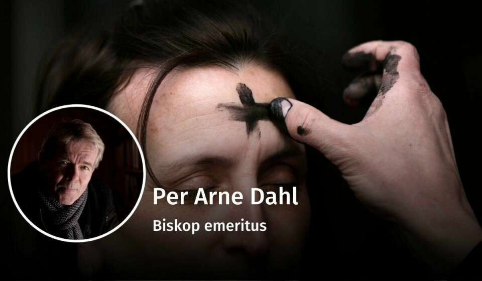 TRADISJON FRA OLDKIRKEN: Kristne har til alle tider tegnet seg med korsets tegn for å minne seg selv og andre på alt det Gud har gjort for å komme oss i møte, skriver Per Arne Dahl. Per Arne Dahl, påske, debatt