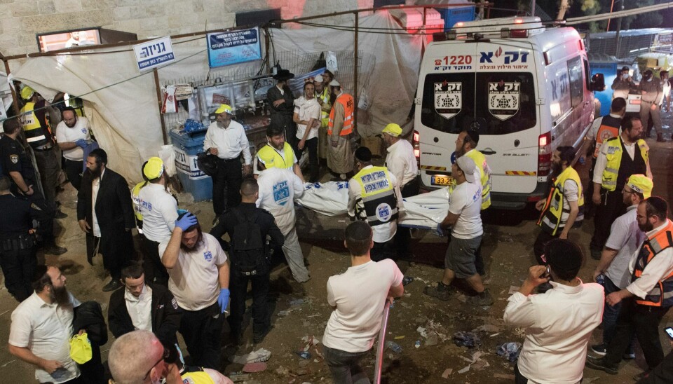 KAOS: Minst 44 personer døde er døde etter en ulykke under en jødisk feiring ved fjellet Meron nord i Israel fredag. Foto: AP / NTB Israel