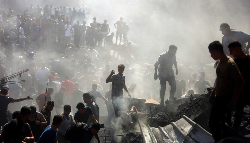 KHAN YOUNIS: Israel hevder å ha drept nestlederen i Hamas-bevegelsens etterretningstjeneste i et flyangrep mot Gazastripen. Blant målene som ble bombet torsdag, var flere boligblokker i Khan Younis. Israel hevder å ha drept nestlederen i Hamas-bevegelsens etterretningstjeneste i et flyangrep mot Gazastripen. Blant målene som ble bombet torsdag, var flere boligblokker i Khan Younis. Foto: AP / NTB