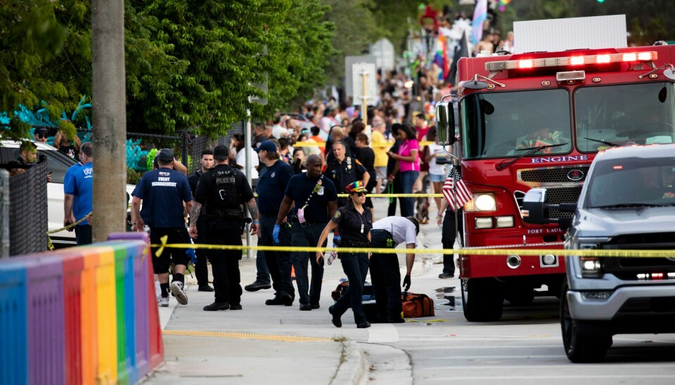 Nødetatene rykket ut etter at en hvit pickup kjørte inn i en folkemengde idet en pride-parade skulle starte i Wilton Manors sør i Florida. Minst en person er død. Foto: Chris Day / South Florida Sun-Sentinel via AP / NTB Nødetatene rykket ut etter at en hvit pickup kjørte inn i en folkemengde idet en pride-parade skulle starte i Wilton Manors sør i Florida. Minst en person er død. Foto: Chris Day / South Florida Sun-Sentinel via AP / NTB