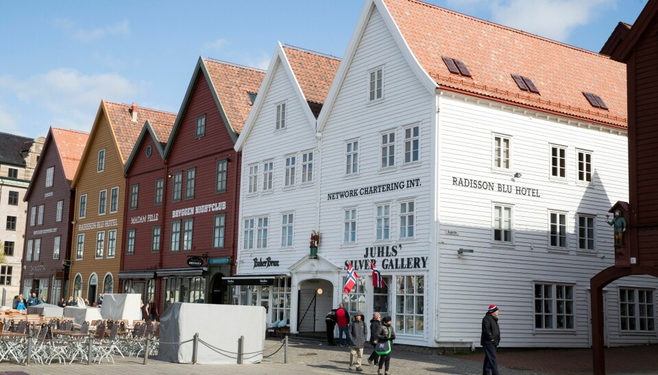 FØLER SEG MISFORSTÅTT: Byrådet i Bergen har bestemt seg for å fjerne en jøde-karikatur fra en lekeplass. Kunstneren selv sier at verket er misforstått og at det er trist at enkelte ble såret eller provosert av motivet. Bryggen i Bergen. Illustrasjonsfoto: Terje Pedersen / NTB