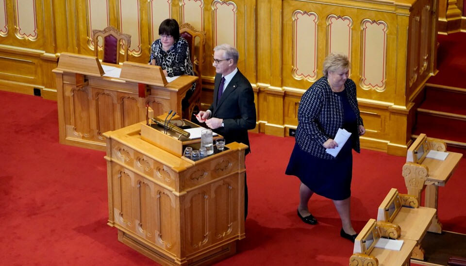 OPPOSISJON: Høyres leder Erna Solberg har kritisert Jonas Gahr Støre og hans regjering for koronahåndteringen. «Hun bidrar nå til å spre usikkerhet om hvorvidt det nye lederskapet i landet er i stand til å håndtere pandemien videre», skriver Veslemøy Østrem i en kommentar.