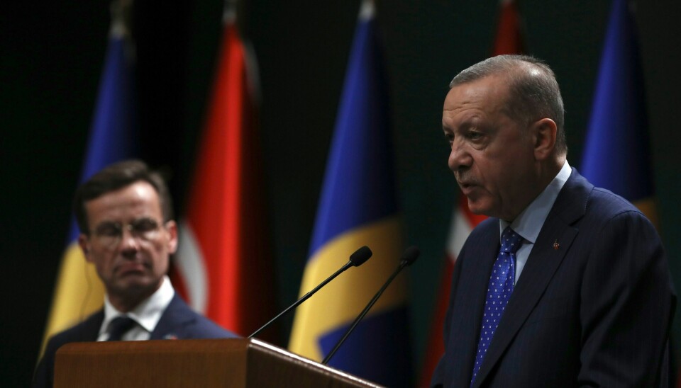 Tyrkias president Recep Tayyip Erdogan under en pressekonferanse med Sveriges statsminister Ulf Kristersson tirsdag denne uken. Tyrkia vil ikke slippe Sverige inn i Nato før en rekke krav er oppfylt. Tyrkias president Recep Tayyip Erdogan under en pressekonferanse med Sveriges statsminister Ulf Kristersson tirsdag denne uken. Tyrkia vil ikke slippe Sverige inn i Nato før en rekke krav er oppfylt. Foto: Burhan Ozbilici / AP / NTB