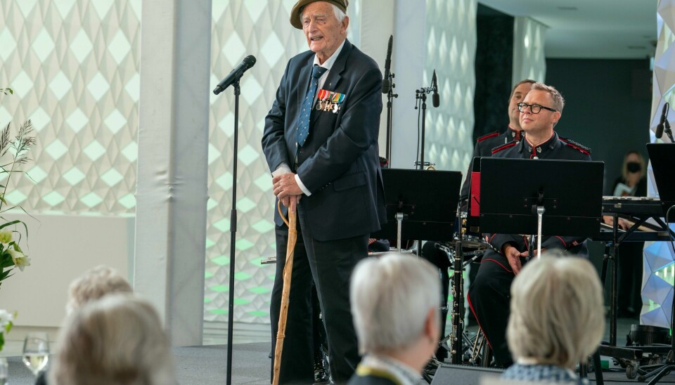 LINGE-SOLDAT: August Rathke sang på regjeringens lunsj for krigsseilere, veteraner og tidsvitner fra 2. verdenskrig i Operaen i Oslo i fjor. Foto: Heiko Junge / NTB August Rathke sang på regjeringens lunsj for krigsseilere, veteraner og tidsvitner fra 2. verdenskrig i Operaen i Oslo i fjor. Foto: Heiko Junge / NTB