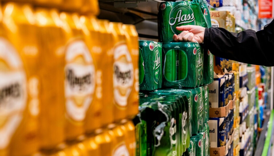 Andelen foreldre som kjøper alkohol til sine mindreårige barn, har doblet seg på seks år, skriver Aftenposten. Illustrasjonsfoto. En mann i 20-årene i Drammen er tatt for å ha stjålet øl 52 ganger i år. Illustrasjonsfoto: Emilie Holtet / NTB
