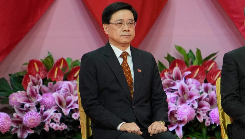Hongkongs sikkerhetssjef John Lee går av, trolig for å stille som kandidat til å bli territoriets nye leder. Her deltar han i feiringen av Kinas nasjonaldag i Hongkong i oktober i fjor. Foto: Kin Cheung / AP / NTB Hongkongs sikkerhetssjef John Lee går av, trolig for å stille som kandidat til å bli territoriets nye leder. Her deltar han i feiringen av Kinas nasjonaldag i Hongkong i oktober i fjor. Foto: Kin Cheung / AP / NTB