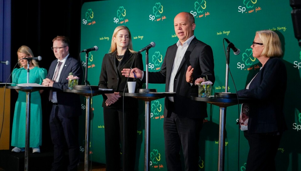 REGJERINGEN: Til tross for et krevende halvår internasjonalt, har samarbeidet internt i regjeringen vært godt, ifølge Senterparti-leder Trygve Slagsvold Vedum (nest til høyre). Han oppsummerte det siste politiske året sammen med (fra venstre) landbruks- og matminister Sandra Borch, forsvarsminister Bjørn Arild Gram, justis- og beredskapsminister Emilie Enger Mehl og parlamentarisk leder, Marit Arnstad. Til tross for et krevende halvår internasjonalt, har samarbeidet internt i regjeringen vært godt, ifølge Senterparti-leder Trygve Slagsvold Vedum (nest til høyre). Han oppsummerte det siste politiske året sammen med (fra venstre) landbruks- og matminister Sandra Borch, forsvarsminister Bjørn Arild Gram, justis- og beredskapsminister Emilie Enger Mehl og parlamentarisk leder, Marit Arnstad.Foto: Gorm Kallestad / NTB