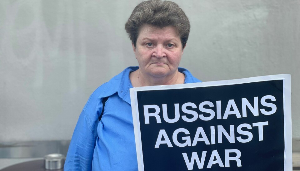 LEI SEG: – Jeg gråter for mine ukrainske venner, sier den russiske demonstranten Natalia Romanova. Russland demonstrasjon Oslo