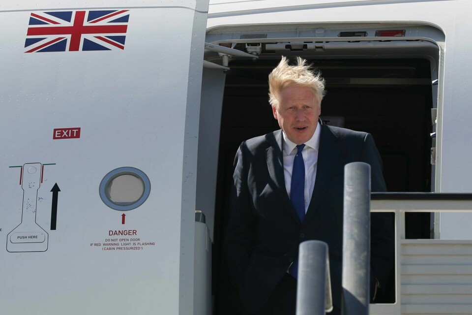 TOPPMØTE: Storbritannias statsminister Boris Johnson tror det blir vanskelige samtaler med Tyrkia om å godta Sverige og Finland som nye medlemsland i Nato. Her er Johnson på vei til Nato-toppmøtet i Madrid. Storbritannias statsminister Boris Johnson tror det blir vanskelige samtaler med Tyrkia om å godta Sverige og Finland som nye medlemsland i Nato. Her er Johnson på vei til Nato-toppmøtet i Madrid. Foto: J.J. Guillen / AP / NTB