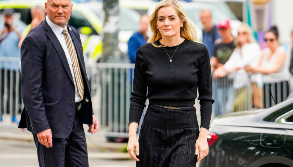 Justisminister Emilie Enger Mehl (Sp) før sørgegudstjenesten i Oslo domkirke etter angrepet i Oslo natt til lørdag. Justisminister Emilie Enger Mehl (Sp) varsler allerede nå at skytingen i Oslo natt til lørdag vil få etterspill – blant annet i form av en evaluering av PST og politiet. Foto: Javad Parsa / NTB