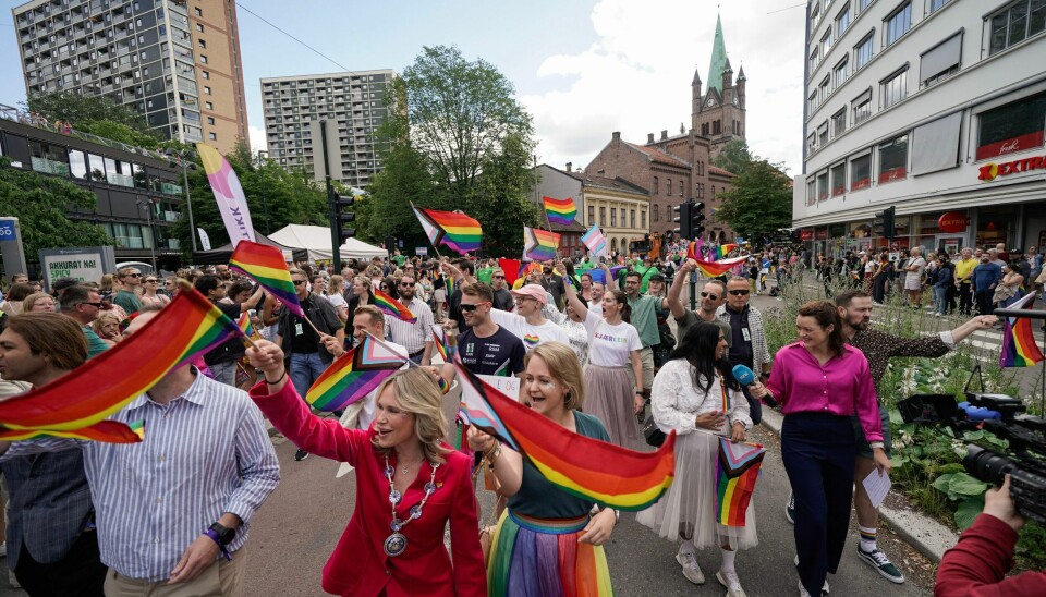 Oslos ordfører Anne Lindboe, byråd Julianne Ferskaug for sosiale tjenester i Oslo kommune og kultur- og likestillingsminister Lubna Jaffery (Ap) er blant de mange som deltar i lørdagens store prideparade gjennom Oslos gater. Paraden, som feirer skeivt mangfold og markerer uoppnådde rettigheter og forsvarer eksisterende rettigheter, går fra Grønland til Pride Park i Sofienbergparken. Foto: Frederik Ringnes / NTB Oslos ordfører Anne Lindboe, byråd Julianne Ferskaug for sosiale tjenester i Oslo kommune og kultur- og likestillingsminister Lubna Jaffery (Ap) er blant de mange som deltar i lørdagens store prideparade gjennom Oslos gater. Paraden, som feirer skeivt mangfold og markerer uoppnådde rettigheter og forsvarer eksisterende rettigheter, går fra Grønland til Pride Park i Sofienbergparken. Foto: Frederik Ringnes / NTB