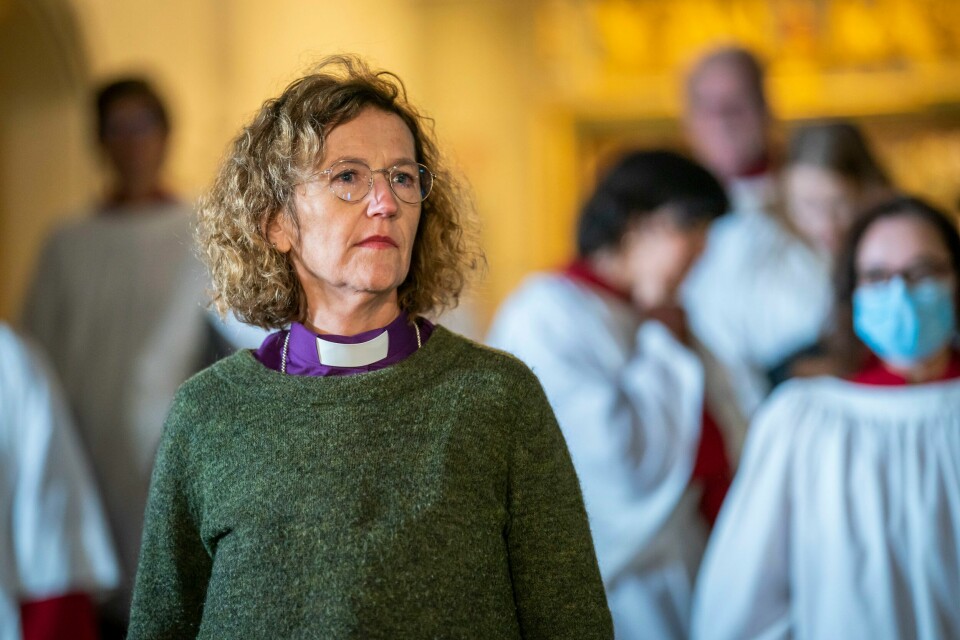 UTFØRER DÅP: Når prestene er i streik, tar biskop Kari Veiteberg selv ansvar for å forrette søndagens dåp i Ullern menighet. Her fotografert under en pressekonferanse i forbindelse med nye koronaregler 10. desember. Kari Veiteberg