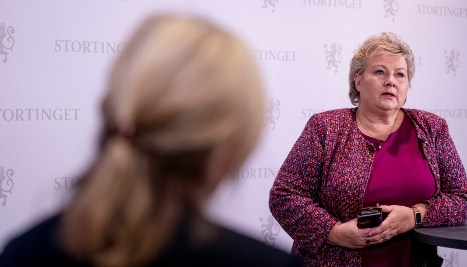Tidligere statsminister Erna Solberg (H) etter å ha vært i kontroll- og konstitusjonskomiteens høring om habilitetssakene. Foto: Javad Parsa / NTB Tidligere statsminister Erna Solberg (H) etter å ha vært i kontroll- og konstitusjonskomiteens høring om habilitetssakene. Foto: Javad Parsa / NTB