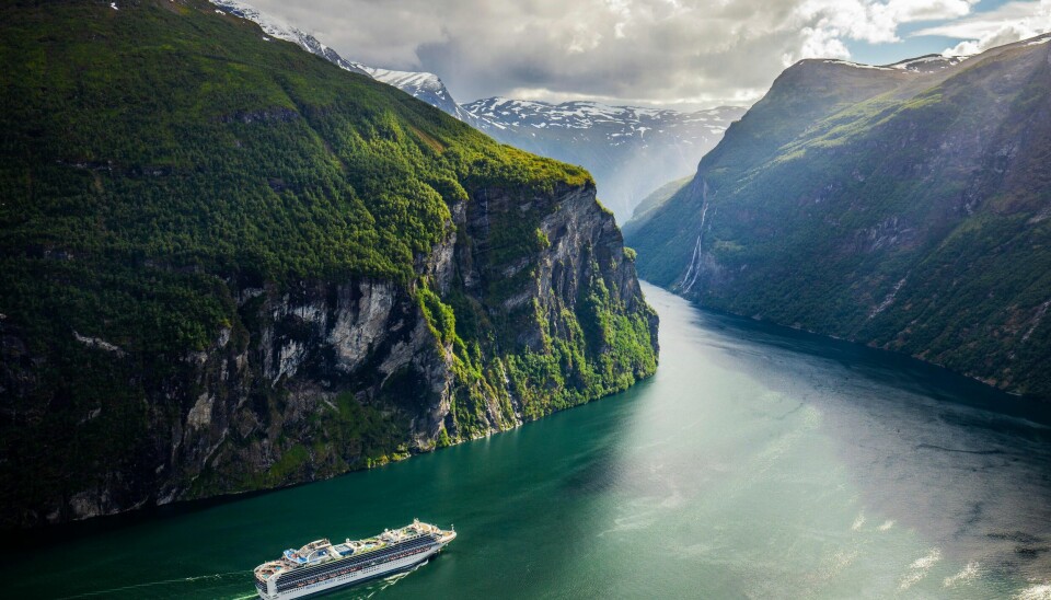 Antall cruisepassasjerer til Norge er firedoblet på 20 år, men koronakrisen har i år fredet den vakre Geirangerfjorden i Møre og Romsdal (bildet) for denne sterkt forurensende turismen. Koronakrisen bør avføde en sterkere debatt om bedre og mer bærekraftige måter å organisere samfunnet og livene våre på, skriver Geir Ove Fonn.