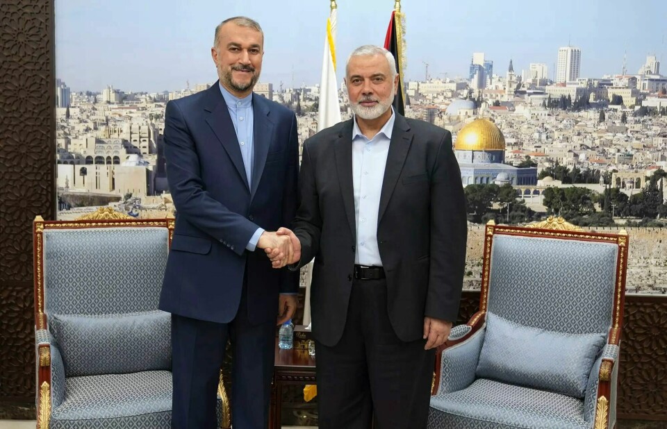 HAMAS: Hamas-leder Ismail Haniyeh (til høyre) kaller Israels angrep mot Gaza en «massakre». Her avbildet med Irans utenriksminister Hossein Amir-Abdollahian under et møte i Qatar tirsdag. Hamas-leder Ismail Haniyeh (til høyre) kaller Israels angrep mot Gaza en «massakre». Her avbildet med Irans utenriksminister Hossein Amir-Abdollahian under et møte i Qatar tirsdag. Foto: AP / NTB