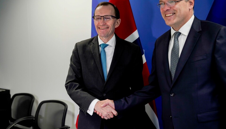 Utenriksminister Espen Barth Eide (Ap) diskuterte hvordan man kan gjenopplive fredsprosessen i Midtøsten med EU-kommissær for humanitær bistand og krisehåndtering Janez Lenarčič i Brussel fredag. Foto: Cornelius Poppe / NTB Utenriksminister Espen Barth Eide (Ap) diskuterte hvordan man kan gjenopplive fredsprosessen i Midtøsten med EU-kommissær for humanitær bistand og krisehåndtering Janez Lenarčič i Brussel fredag. Foto: Cornelius Poppe / NTB