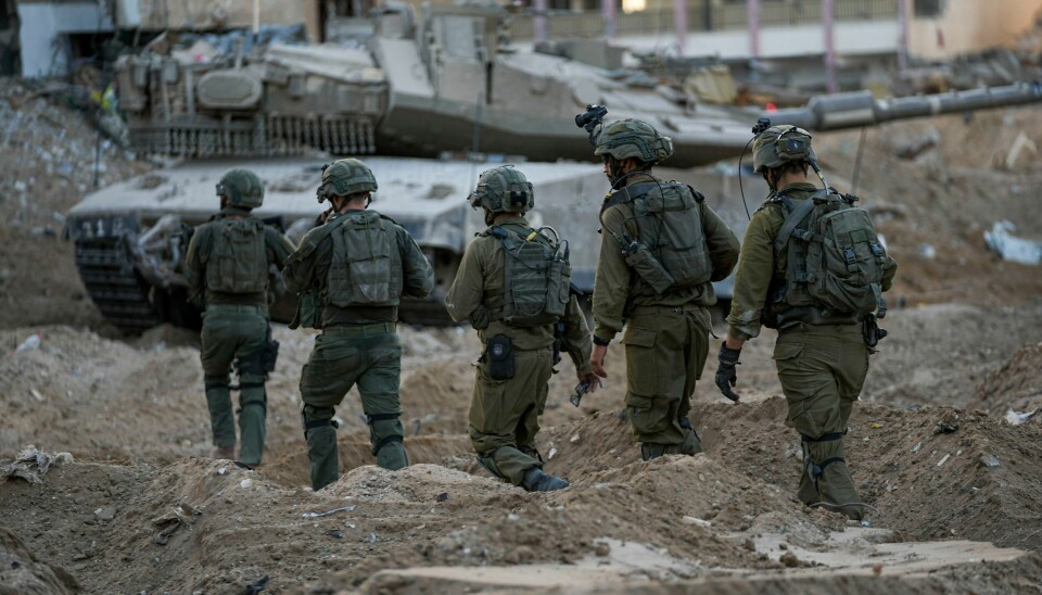 Under Israels bakkeoperasjon på Gazastripen, sier Benjamin Netanyahu nok en gang at Israel ikke har noe ønske om å okkupere eller styre enklaven. For å forhindre fremtidige angrep lik det som skjedde 7. oktober, mener han likevel Israel må han en troverdig styrke som kan settes inn om nødvendig «for å drepe drapsmennene». Foto: Ohad Zwigenberg / AP / NTB Israelske soldater rykket inn på Gazastripen 27. oktober. Foto: AP / NTB