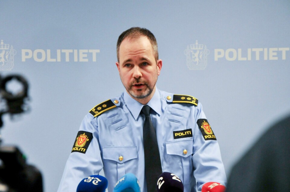 PRESSEKONFERANSE: Politiadvokat Sven Arne Dahl-Michelsen orienter om drapet i Berge. En mann er død, etter å ha blitt funnet skadd i en leilighet i Bergen onsdag. Saken etterforskes som drap. Politiadvokat Sven Arne Dahl-Michelsen sier at to personer er siktet for drap etter at en mann døde etter en voldshendelse i Bergen onsdag. Foto: Sandor Dahl / Bergen Foto og Media / NTB