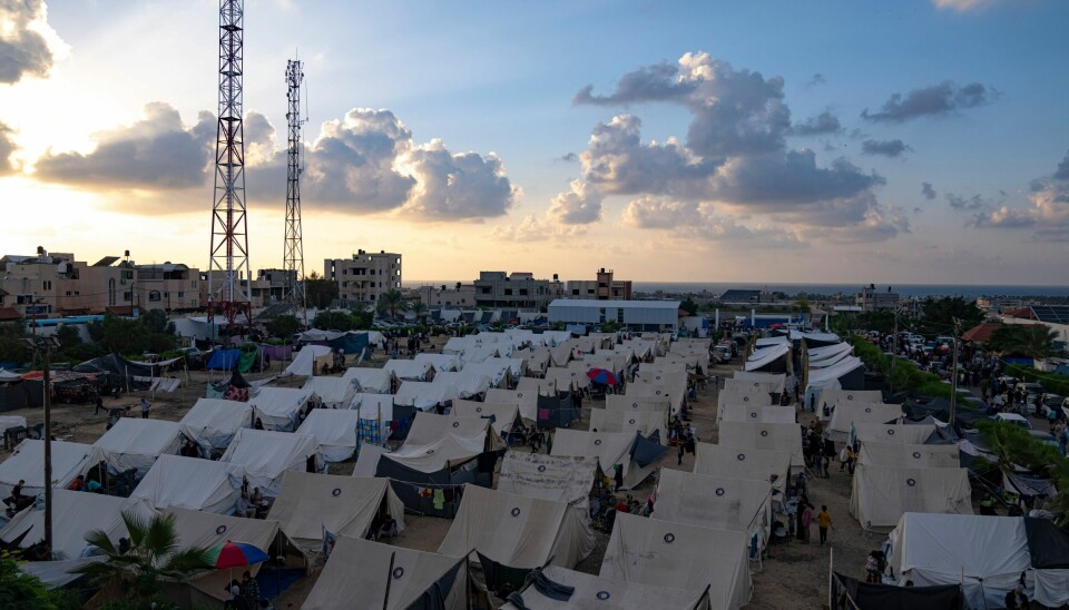 GAZA: FN står bak denne teltleiren i Khan Younis for fordrevne palestinere. På Gazastripen er det blitt anslått at nesten halvparten av befolkningen kan være fordrevet nå. Dette er en FN-teltleir for fordrevne i Khan Younis sør på Gazastripen thorsdag 19. oktober. Foto: Fatima Shbair / AP / NTB