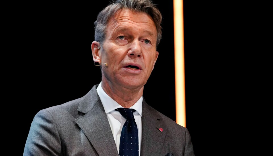 LØSNING: – Jeg er glad for at partene og staten gjennom meklingsprosessen har kommet fram til en omforent, god og framtidsrettet løsning, sier olje- og energiminister Terje Aasland. Olje- og energiminister Terje Aasland skal delta én dag på klimamøtet i Dubai. Til sammen fem norske ministre skal delta, inkludert statsminister Jonas Gahr Støre. Foto: Ole Berg-Rusten / NTB