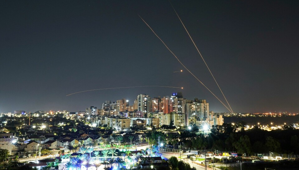 Bildet viser det israelske rakettskjoldet Iron Dome som skjøt ned raketter på vei fra Gazastripen mot den israelske byen Ashkelon fredag kveld. Foto: Tsafrir Abayov / AP / NTB Bildet viser det israelske rakettskjoldet Iron Dome som skjøt ned raketter på vei fra Gazastripen mot den israelske byen Ashkelon fredag kveld. Foto: Tsafrir Abayov / AP / NTB