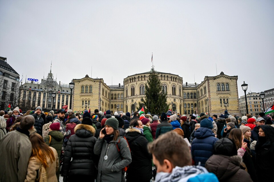 Solidaritetsmarkeringer for Gaza pågår rundt om i Norge i dag. Her fra Eidsvolls plass i Oslo. Foto: Annika Byrde / NTB Solidaritetsmarkeringer for Gaza pågår rundt om i Norge i dag. Her fra Eidsvolls plass i Oslo. Foto: Annika Byrde / NTB