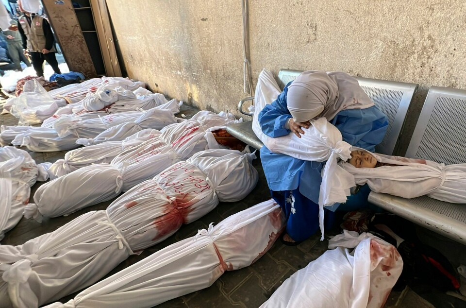 MIDTØSTEN: I følge helsemyndighetene på Gaza er nå over 20.000 mennesker drept av israelske styrker siden krigen brøt ut i oktober. Bildet er fra Jabalia flyktningleir i Gaza 18. desember. Over 20.000 palestinere er ifølge palestinske myndigheter drept i israelske angrep mot Gazastripen siden 7. oktober. Foto: AP / NTB