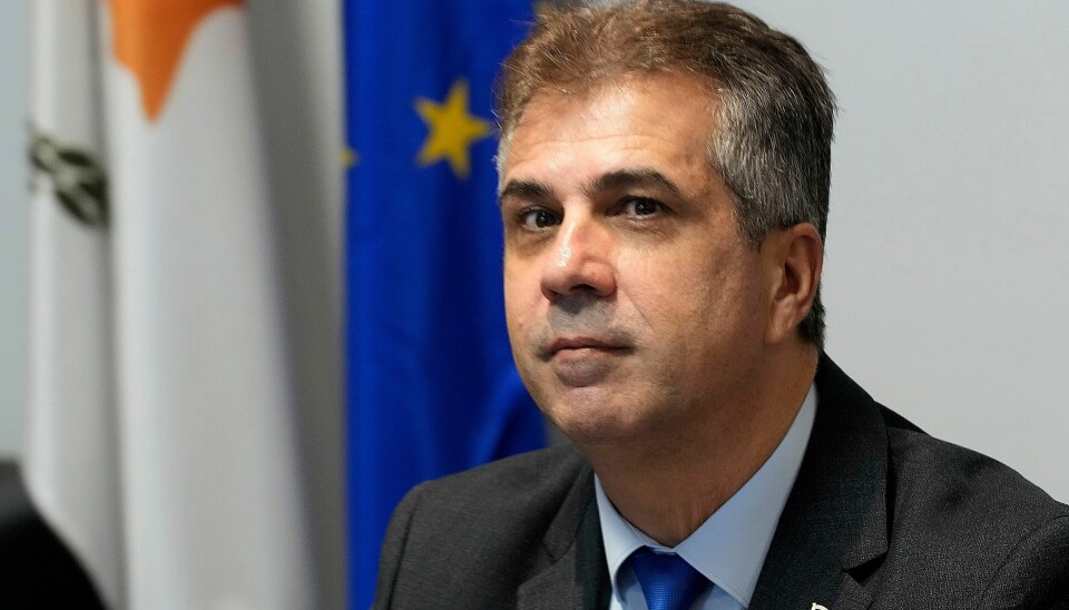 Israels utenriksminister Eli Cohen under et møte med Kypros' utenriksminister Constantinos Kombos i Larnaka 20. desember. Cohen sier Israel er klar for å lette marineblokaden av Gazastripen for å slippe inn nødhjelp. Foto: Petros Karadjias / AP / NTB Israels utenriksminister Eli Cohen under et møte med Kypros' utenriksminister Constantinos Kombos i Larnaka 20. desember. Cohen sier Israel er klar for å lette marineblokaden av Gazastripen for å slippe inn nødhjelp. Foto: Petros Karadjias / AP / NTB