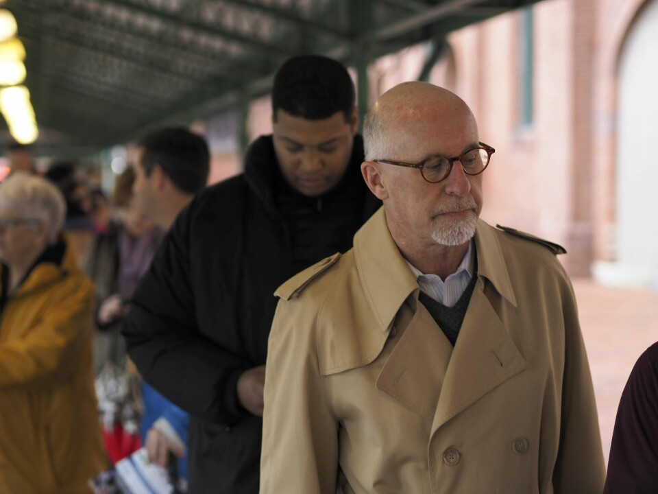 Tom Murphy venter på å få stemme utenfor Eastern Market, et steinkast unna kongressbygningen i Washington D.C.