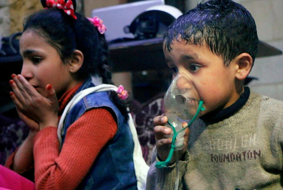 Barn fra Douma får oksygen etter gassangrepet mot byen i april i år. Kari Jaquesson mener at det ikke finnes bevis for at Syrias president Al-Assad har brukt gassangrep mot sin egen befolkning.