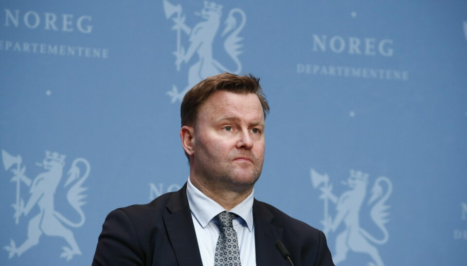 Assisterende helsedirektør Espen Rostrup Nakstad frykter imidlertid at politianmeldelser vil kunne skremme folk fra å melde fra om smitteutbrudd.
