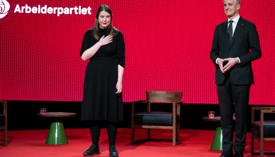 AUF-leder Astrid Hoem (t.v.) snakker på vegne av flere i sin kritikk av Trond Giske, mener statsminister Jonas Gahr Støre (Ap). AUF-leder Astrid Hoem (t.v.) snakker på vegne av flere i sin kritikk av Trond Giske, mener statsminister Jonas Gahr Støre (Ap).Foto: Terje Pedersen / NTB