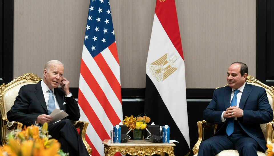 President Joe Biden ba om at den politiske fangen Alaa Abdel-Fattah løslates da han fredag møtte Egypts president Abdel Fattah el-Sisi under klimatoppmøtet i Sharm el-Sheikh. President Joe Biden ba om at den politiske fangen Alaa Abdel-Fattah løslates da han fredag møtte Egypts president Abdel Fattah el-Sisi under klimatoppmøtet i Sharm el-Sheikh, Foto: Alex Brandon / AP / NTB
