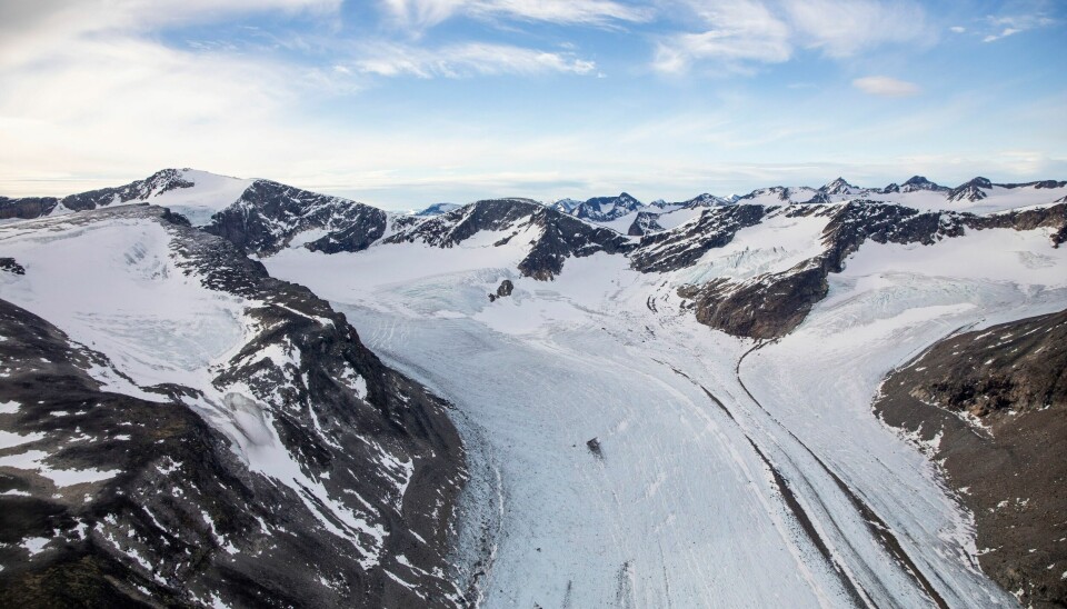 Alle breene som NVE måler har trukket seg tilbake de siste 20 årene.Foto: Tore Meek / NTB Isbre i Jotunheimen sett fra helikopter. Arkivfoto: Tore Meek / NTB