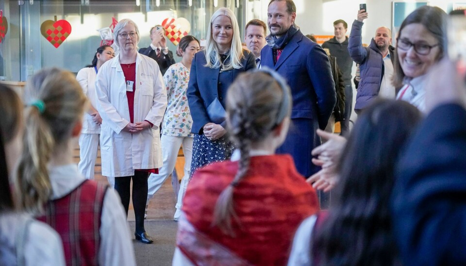 Kronprinsparet besøkte lørdag barne- og kvinneavdelingen på Rikshospitalet på formiddagen julaften. Foto: Terje Bendiksby / NTB Kronprinsparet besøkte lørdag barne- og kvinneavdelingen på Rikshospitalet på formiddagen julaften. Foto: Terje Bendiksby / NTB