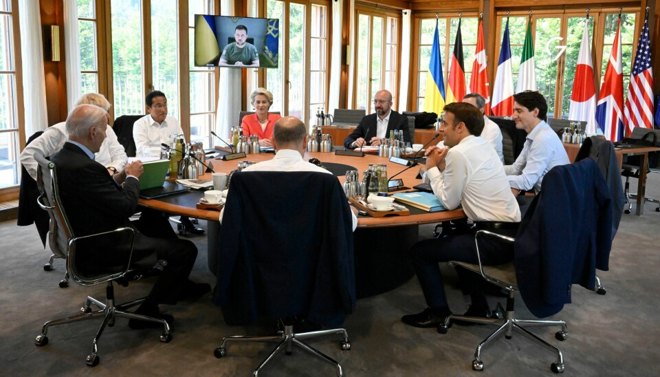 Ukrainas president Volodymyr Zelenskyj ba om mer våpenhjelp da han mandag deltok under G7-landenes toppmøte via videolink. Ukrainas president Volodymyr Zelenskyj ba om mer våpenhjelp da han mandag deltok under G7-landenes toppmøte via videolink. Foto: AP / NTB