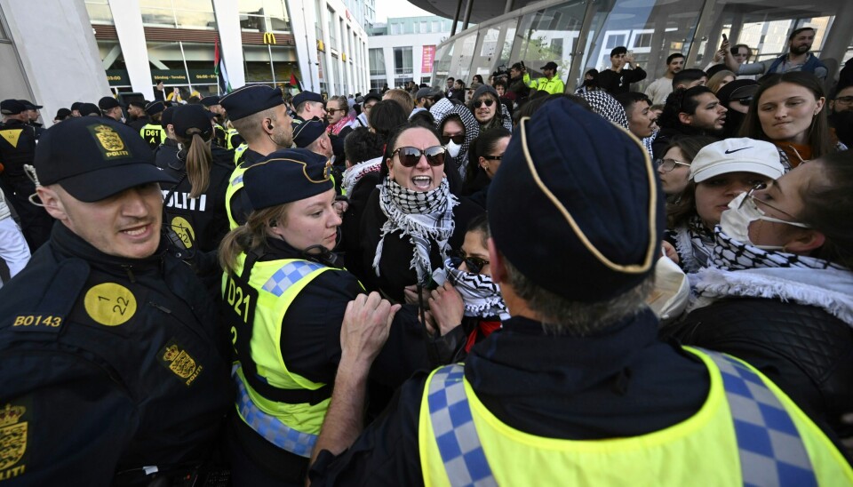 PROTEST: Israels deltakelse i Eurovision Song Contest har skapt kontrovers. Bildet viser svensk og dansk politi som håndterer demonstranter. Også norsk politi var til stede i Malmö. Israels deltakelse i Eurovision Song Contest har skapt kontrovers. Bildet viser svensk og dansk politi som håndterer demonstranter. Også norsk politi var til stede i Malmö. Foto: Johan Nilsson / TT / AP / NTB