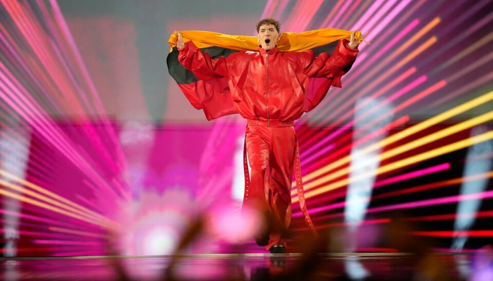 EUROVISION: Litauens Silvester Belt under flaggparaden i forkant av finalen av Eurovision Song Contest i Malmö lørdag kveld. Litauens Silvester Belt under flaggparaden i forkant av finalen av Eurovision Song Contest i Malmö lørdag kveld. Foto: Martin Meissner / AP / NTB