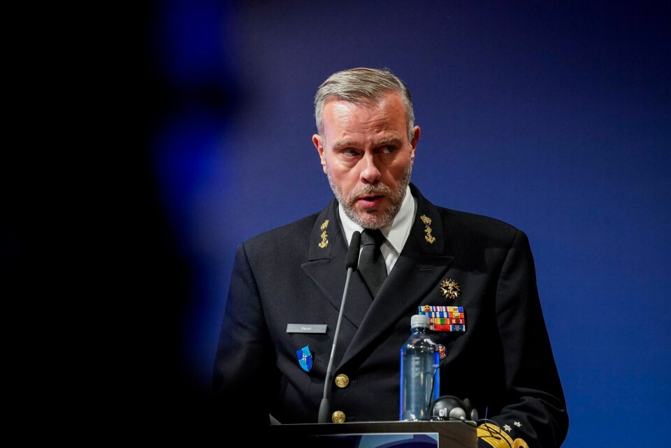Ukraina må ikke, skal ikke og vil ikke dø, sier Natos militære sjef Rob Bauer. Torsdag møtes Natos forsvarssjefer i Brussel. Foto: Lise Åserud / NTB Natos forsvarssjefer møttes i Oslo lørdag. Sjefen for forsvarskomiteen, admiral Rob Bauer, sier at prisene på ammunisjon og utstyr har skutt i været. Foto: Lise Åserud / NTB